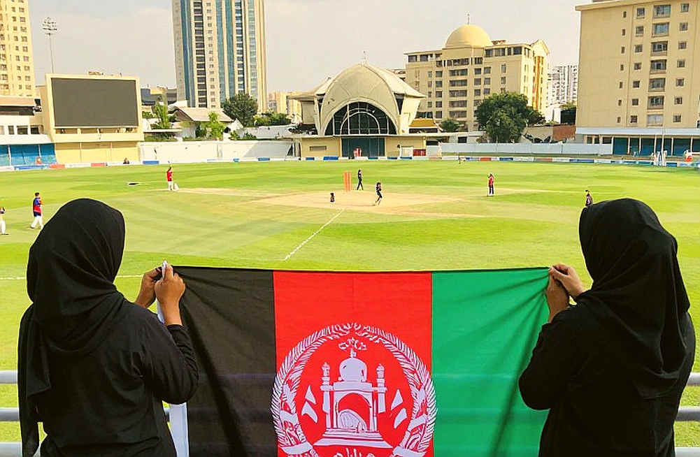 রশি ছুঁলে ছয় নয়: টরন্টোর পাঁচ রান, MCC আইন এবং এক ভুল-পড়া রাতের জ্যামিতি